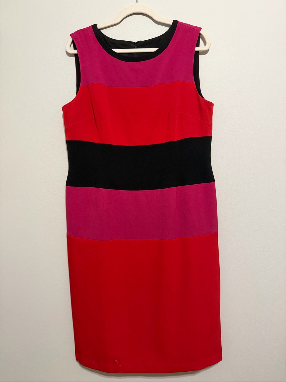 Jones New York Sleeveless Colorblock Midi Dress in Red, Pink & Black
